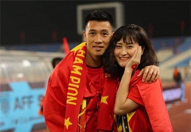 Tiền vệ Huy Hùng - cầu thủ chăm khoe ảnh bạn gái nhất tuyển Việt Nam - Ảnh 6.