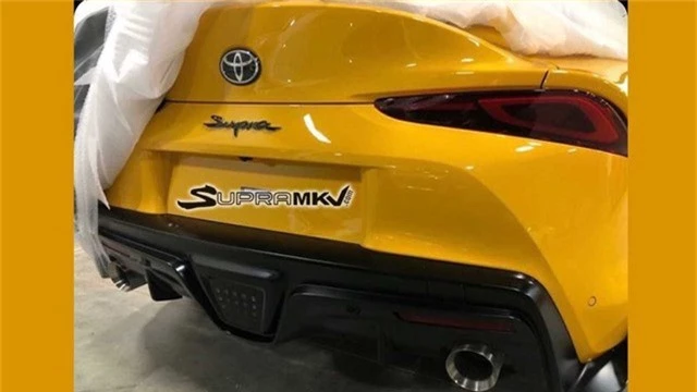 Toyota Supra lộ đuôi xe hoàn thiện trong quá trình vận chuyển