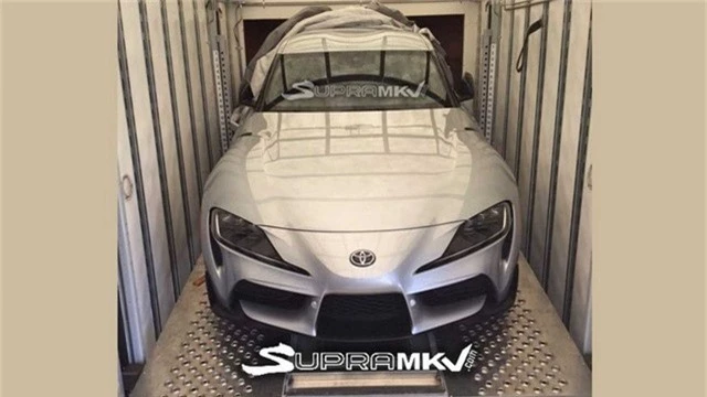 Toyota Supra lộ đuôi xe hoàn thiện trong quá trình vận chuyển - Ảnh 1.