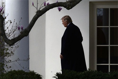 Tổng thống Trump: Tôi cô đơn trong Nhà Trắng