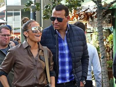 Jennifer Lopez đẹp đôi bên bồ trẻ