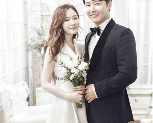 Park Shin Hye và Hyun Bin 'tình tứ' đêm Giáng sinh