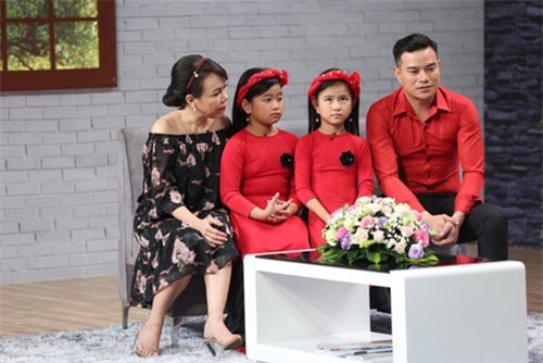 Ông bố đơn thân làm phụ hồ, bán máu nuôi hai con gái nhỏ