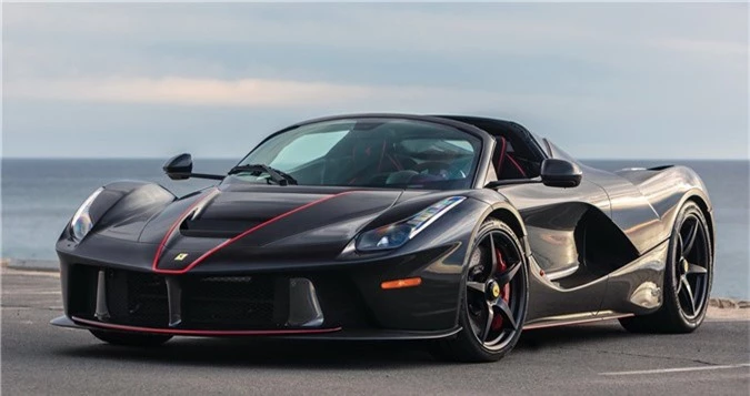 Đấu giá LaFerrari mui trần, giá dự kiến lên đến 8,5 triệu USD. Một chiếc LaFerrari Aperta chuẩn bị được bán đấu giá bởi RM Sotheby’s vào ngày 17/1 tới. Đây là 1/210 chiếc thuộc phiên bản này được sản xuất thế nên giá bán dự kiến cũng rất cao. (CHI TIẾT)