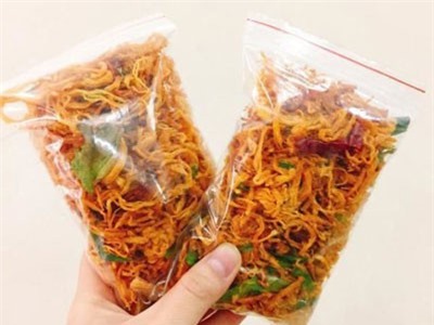 Đi du lịch mang ớt, bò khô giấu trong vali: Bị phạt 700 triệu đồng