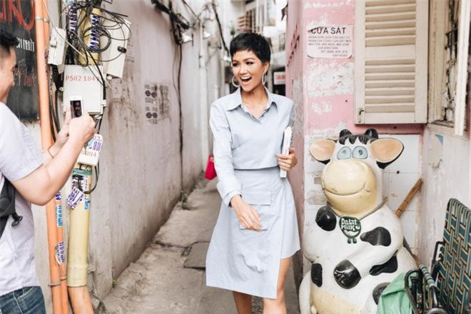 H’Hen Niê thích thú kể chuyện phải “chuồn lẹ” vì nguỵ trang kín mít ra đường vẫn bị khán giả nhận ra