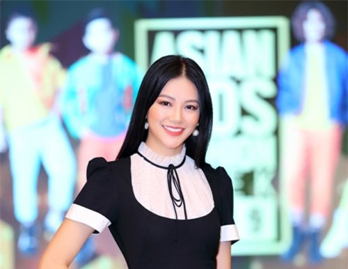 Phương Khánh, Khả Trang đẹp rạng ngời trên sàn tập show thời trang nhí