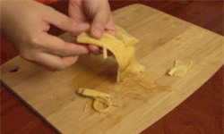 CLIP: Trổ tài vào bếp với món bún măng chay ngon đúng điệu