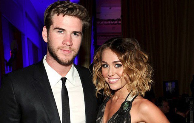 Miley Cyrus gấp rút tổ chức đám cưới với Liam Hemsworth là vì đã mang bầu?