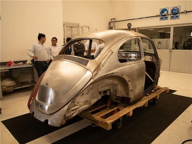 “Bọ cổ” Beetle của bà lão 73 tuổi được Volkswagen phục chế như mới ảnh 5