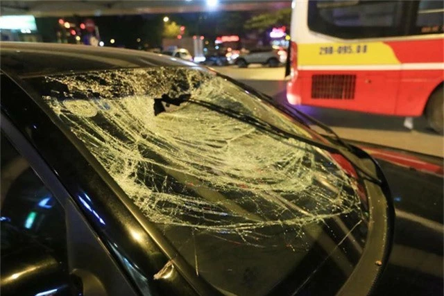 Hà Nội: Ô tô gây tai nạn liên hoàn, 2 phụ nữ mang thai nhập viện - Ảnh 2.