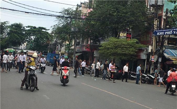 Hơn 50 thanh niên hỗn chiến, náo loạn đường phố Sài Gòn - Ảnh 1.