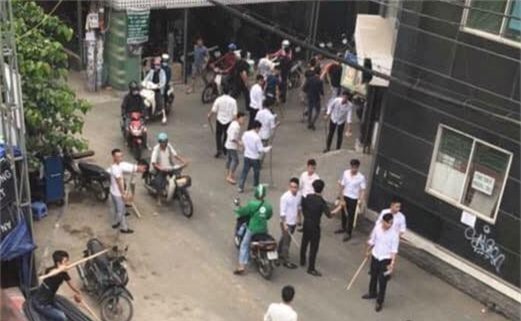 Hơn 50 thanh niên hỗn chiến, náo loạn đường phố Sài Gòn - Ảnh 2.