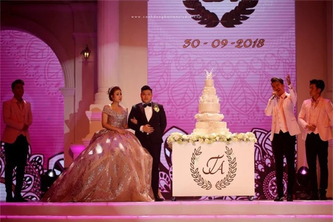 Những siêu đám cưới xa hoa bậc nhất năm 2018: Từ trang trí 13.000 bông hoa tươi tới đón dâu bằng siêu xe Maybach trị giá triệu đô - Ảnh 14.