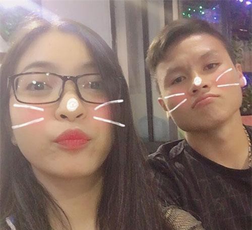 Lộ bằng chứng chuyện "còn yêu hay chia tay" của Quang Hải và bạn gái Nhật Lê