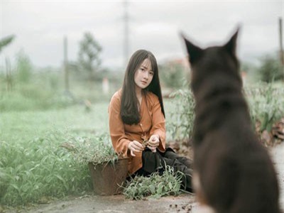 Nữ sinh 16 tuổi tài năng hoá cô thôn nữ xinh đẹp