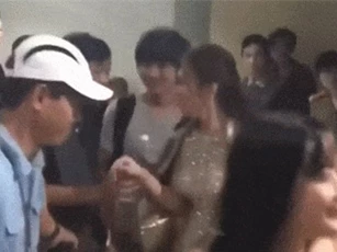 CLIP: ‘Sốc’ với phản ứng của Mỹ Tâm khi bị fan nam 'động chạm'
