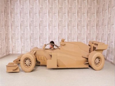 CLIP: 'Tròn mắt' với màn chế tạo mô hình xe F1 từ bìa carton