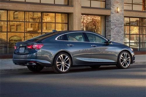 1. Chevrolet Malibu 2019 (giá khởi điểm: 22.090 USD).