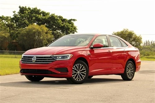 10. Volkswagen Jetta 2019 (giá khởi điểm: 18.545 USD).