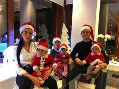 C.Ronaldo đón năm mới với mái ấm ngọt ngào, hạnh phúc