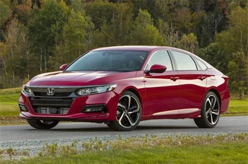 3. Honda Accord 2019 (giá khởi điểm: 23.570 USD).