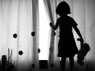 Bố mẹ hầu tòa vì bắt con ăn chay dẫn đến suy dinh dưỡng nặng