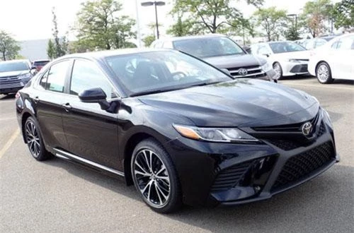 9. Toyota Camry 2019 (giá khởi điểm: 23.845 USD).