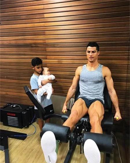 C.Ronaldo đón năm mới với mái ấm ngọt ngào, hạnh phúc - Ảnh 11.