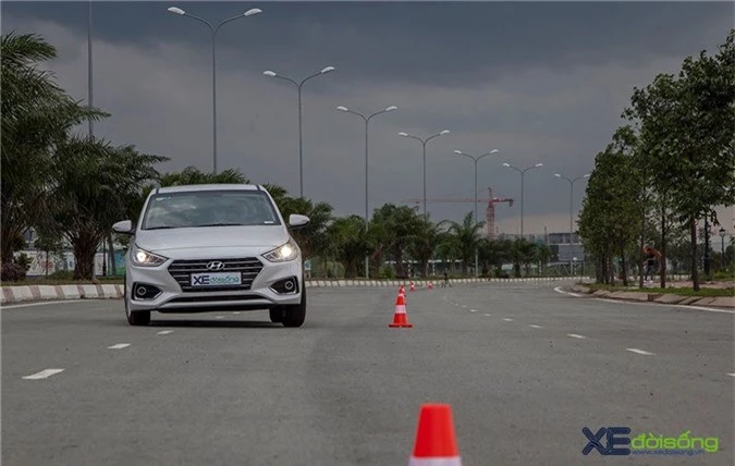 Đánh giá Hyundai Accent 2018: Xe mới hấp dẫn cho người Việt trẻ ảnh 12