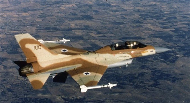Nga tố vụ Israel không kích Syria đe dọa trực tiếp 2 máy bay chở khách - Ảnh 1.