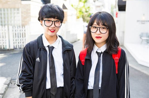 Nhật Bản "tố" smartphone làm giảm thị lực học sinh