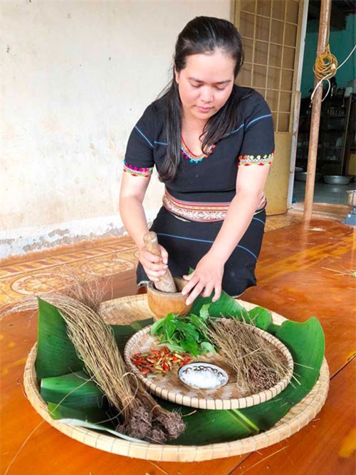 Bí ẩn loài cỏ dại thơm lừng làm gia vị nức tiếng của người Jrai