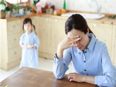 Nàng dâu bất bình khi mẹ chồng thương cháu ngoại hơn cháu nội