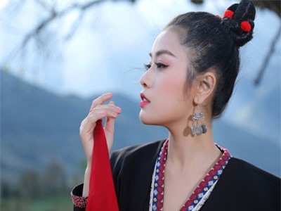 Quán quân Sao mai Thu Hằng 'bay bổng' giữa ngàn mây của núi rừng Tây Bắc