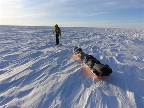 Lần đầu tiên trong lịch sử có 1 người vượt qua Nam Cực trong 54 ngày