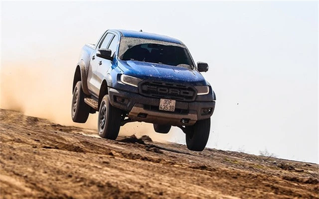 Ford Ranger Raptor - Giới hạn của thách thức. “Phê” - đó là từ ngắn gọn và cũng chỉ đủ để diễn tả một phần cảm giác khi chinh phục địa hình với chiếc bán tải hiệu năng cao Ford Ranger Raptor. (CHI TIẾT)