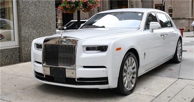 Rolls-Royce phantom EWB 2018 được chào bán giá hơn 55 tỷ. Thế hệ mới nhất của Rolls-Royce Phantom được dự đoán sẽ về Việt Nam trong đầu năm 2019. Một showroom tư nhân tại Sài Gòn hiện đang chào bán một chiếc Phantom EWB 2018 với giá hơn 55 tỷ. (CHI TIẾT)