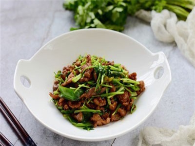 Món thịt xào mới toanh nhờ ứng biến với loại rau này và nó trở thành món ngon ai cũng thích