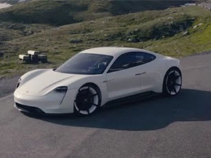 Porsche Taycan sẽ có giá từ 90.000 USD