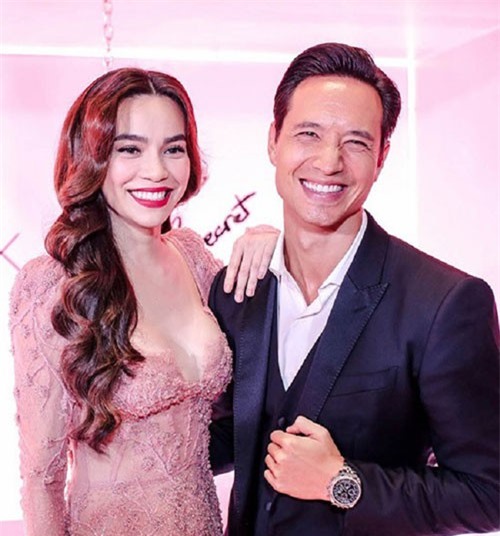 Lùm xùm tình ái với 8 người nhưng đến Kim Lý, Hà Hồ mới công khai làm những điều đặc biệt