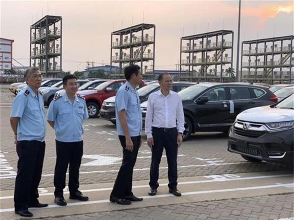 Còn hơn 1.800 xe ô tô nhập khẩu tại cảng Hiệp Phước - Ảnh 1.