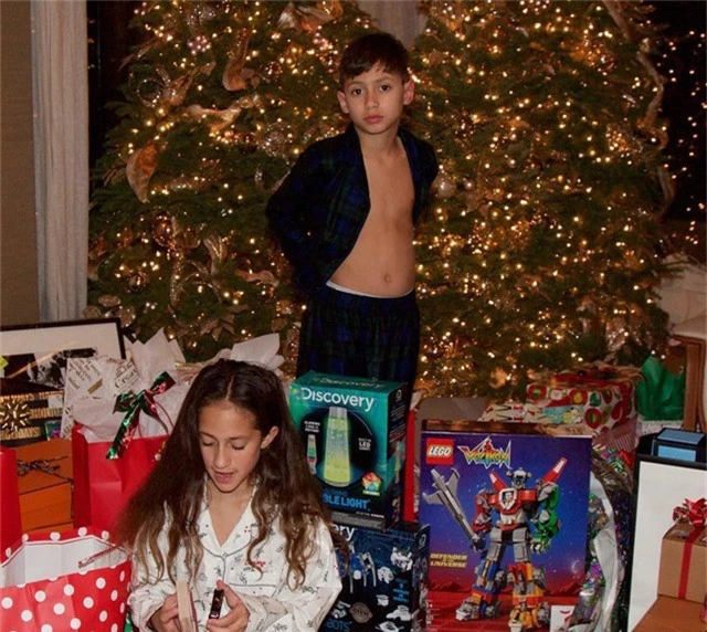 Giáng sinh ngọt ngào của Jennifer Lopez - Ảnh 8.