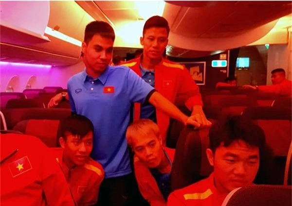 Những hình ảnh đầu tiên của đội tuyển Việt Nam tại Qatar - Ảnh 3.