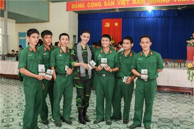 Nữ xạ thủ 9x “đốn tim” các chiến sĩ trẻ bởi nhan sắc và chiều cao nổi trội - Ảnh 6.