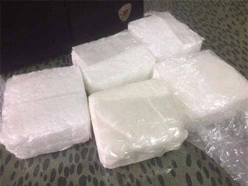 Nam Định: Bắt quả tang đối tượng vận chuyển 5kg ma túy dạng đá