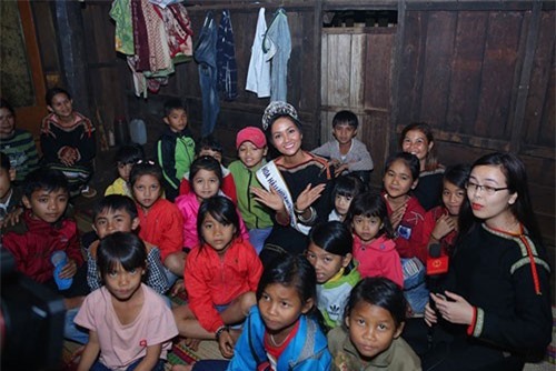 Báo quốc tế ca ngợi H'Hen Niê: Người phụ nữ hoàn hảo cuối cùng đã xuất hiện