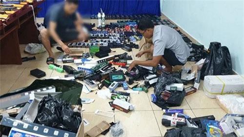 TPHCM: Phá đường dây mua bán vũ khí thô sơ, công cụ hỗ trợ với số lượng cực lớn