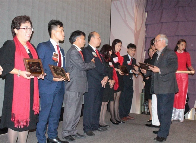 Doanh nghiệp, doanh nhân thành viên BNI Lâm Đồng được khen tặng vì những đóng góp của mình cho kinh tế, xã hội địa phương 