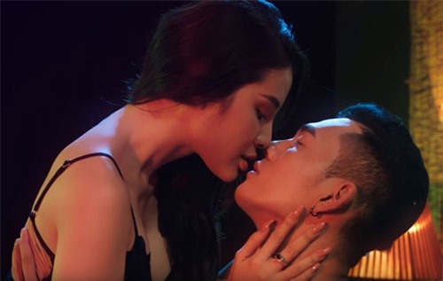 Phương Trinh Jolie: 'Thế mạnh là đường cong, ngại gì tôi không khai thác'